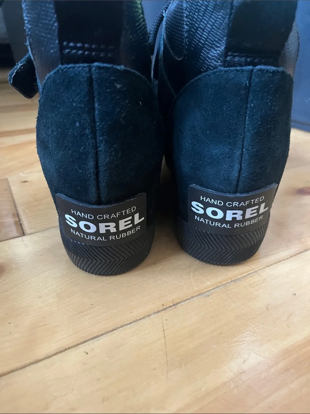 Women’s Black High-Top Suede Sneakers/booties